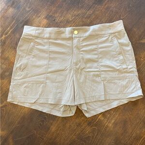 Athleta Trekkie North Short, bone, 16⛰️